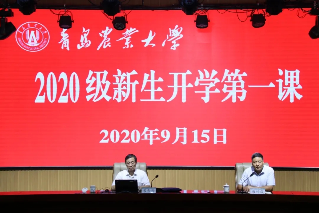 点击并拖拽以移动